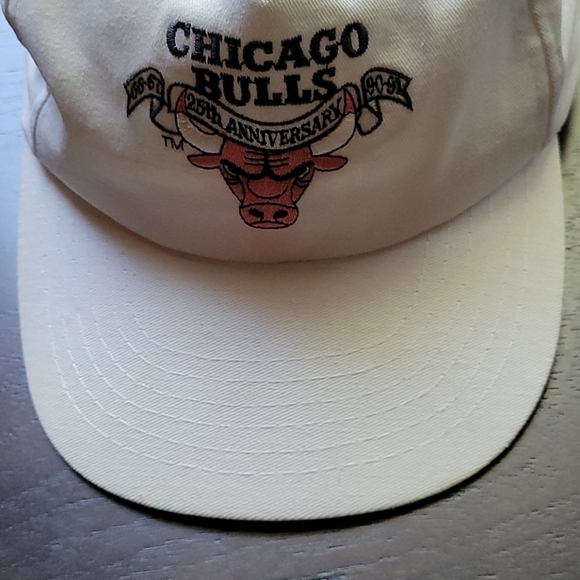 Chicago Bulls “90-91” Stadium Exclusive Snapback - Picture 6 of 9